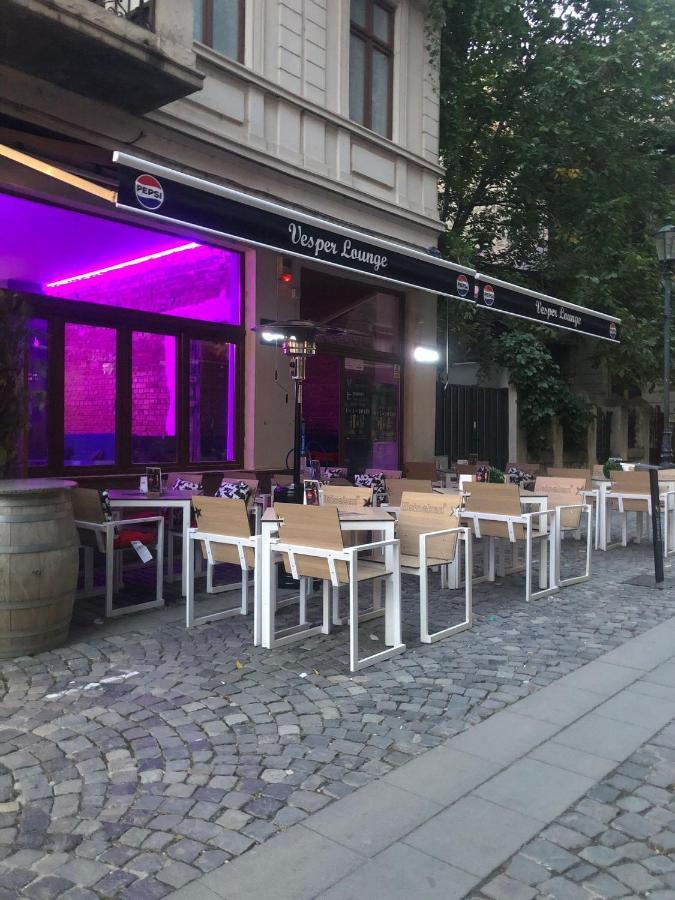 Old Town Bar Apartments On Street Tonitza Bucarest Exterior foto